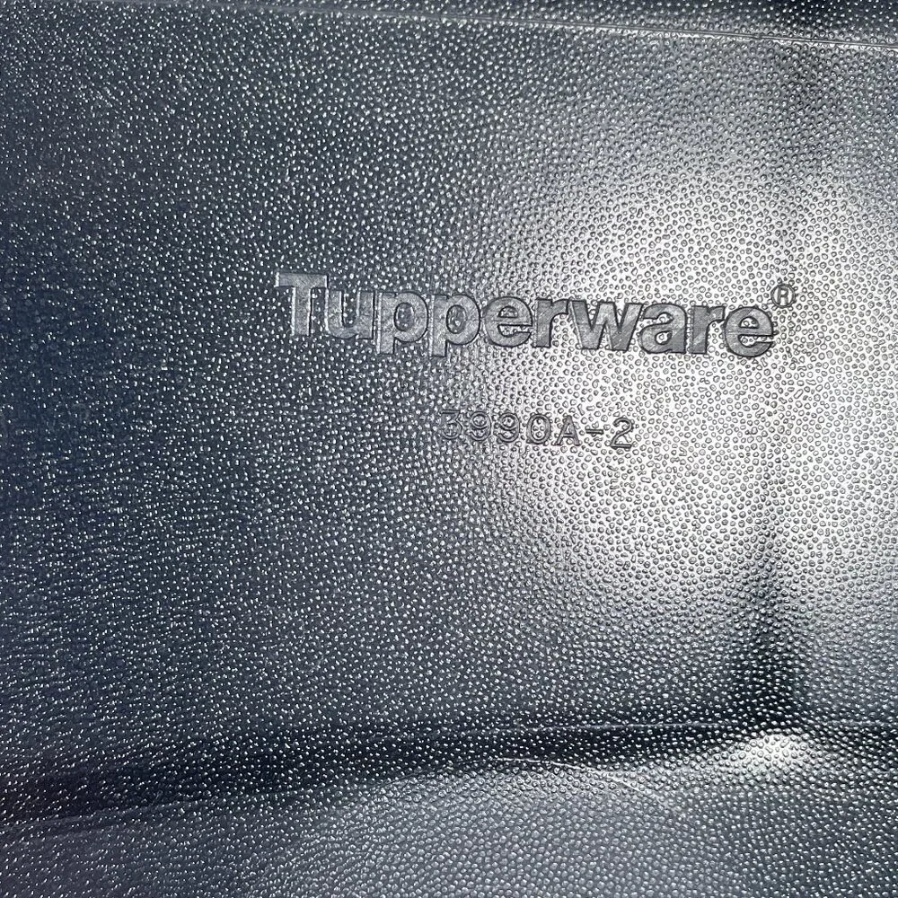 TUPPERWARE Rock N Serve Black Microwave Safe Divided Container with Lid 3990A-2